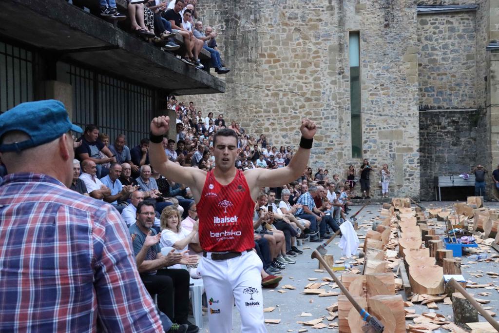 Iker Vicente se lleva su tercera txapela en la Urrezko Kopa